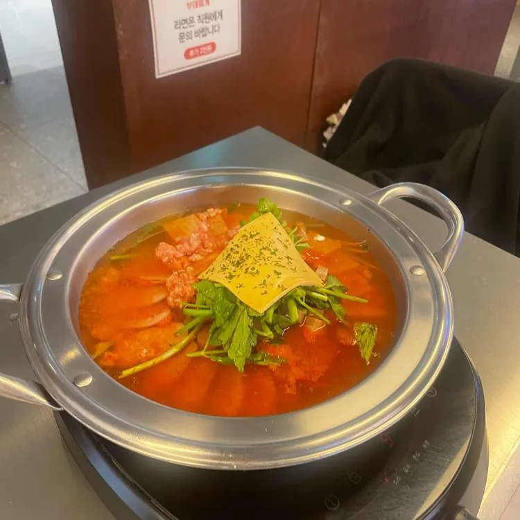해방촌 부대찌개 대표 사진