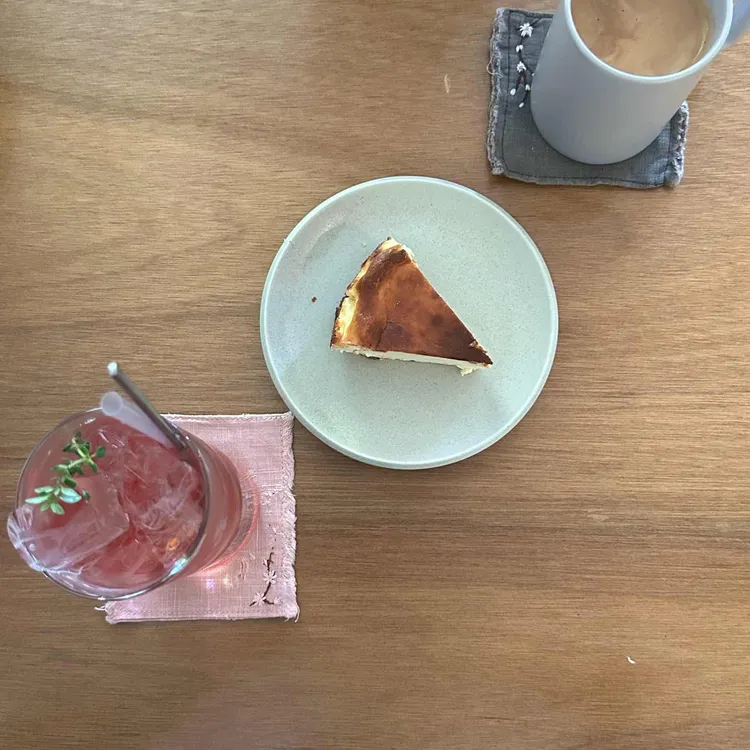 하우스먼트 대표 사진