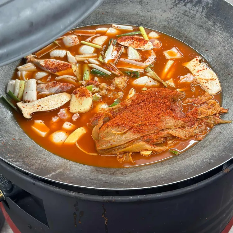 연평도꽃게품은닭볶음탕 드럼통솥뚜껑 사진 1