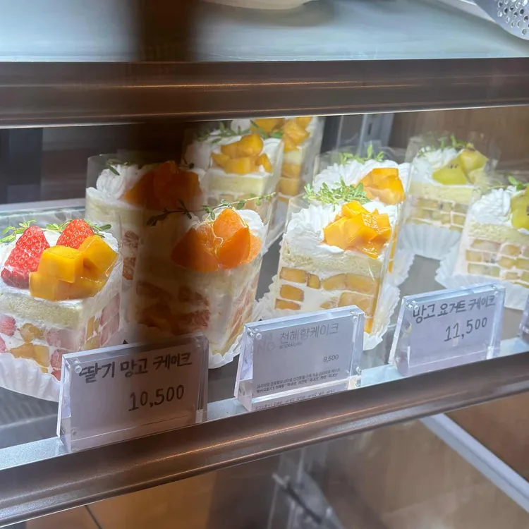 MUCH MORE 대표 사진