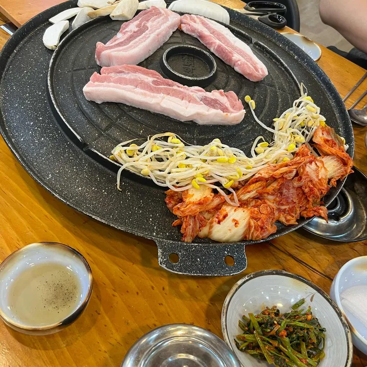 강박사 돌솥쌈밥 사진 1