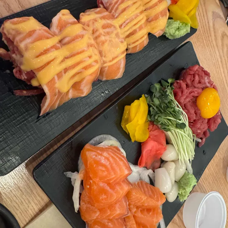 육회바른연어 대표 사진