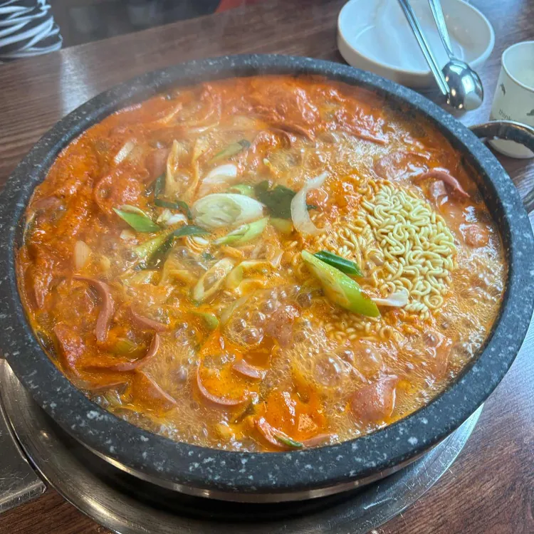 석기정돌솥부대찌개 - 경기대 부대찌개, 돌솥 맛집 | 다이닝코드, 빅데이터 맛집검색