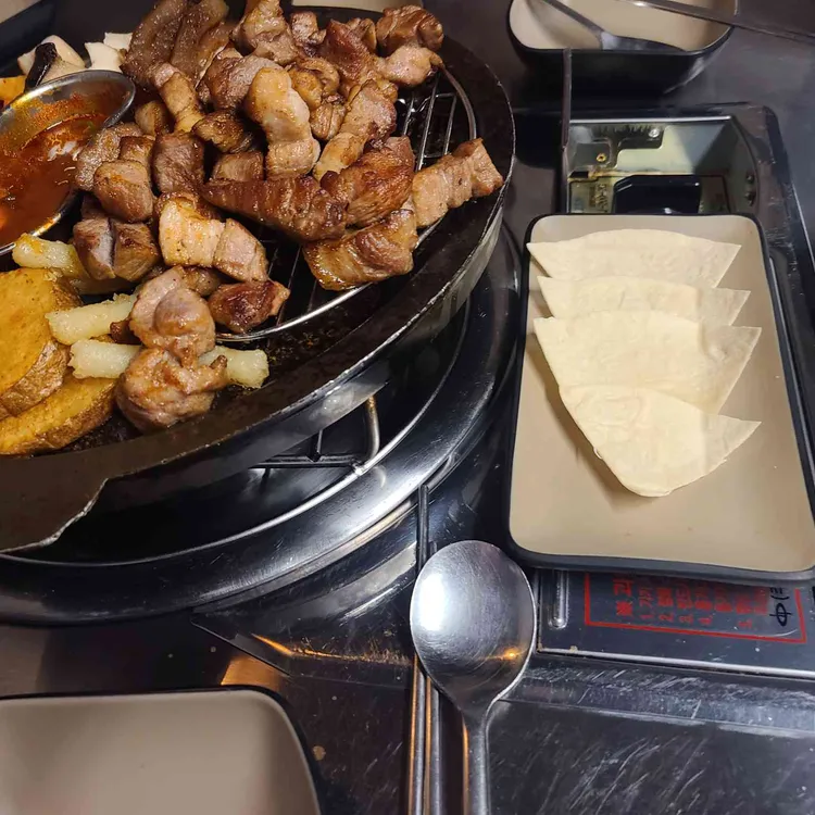돼봉삼겹살 대표 사진
