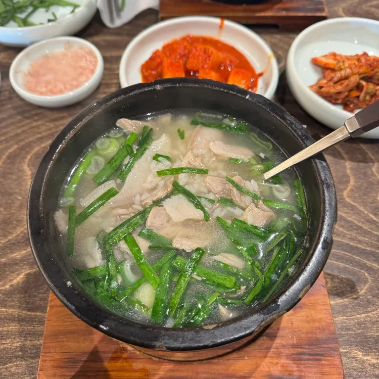 극동돼지국밥 대표 사진