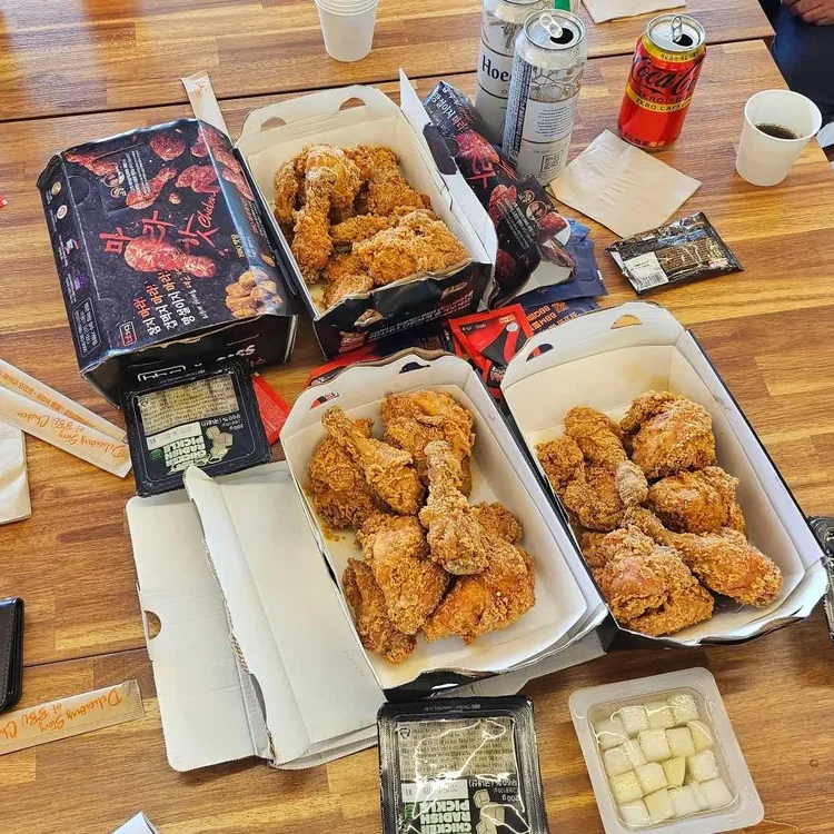 BBQ치킨 빌리지 사진 2