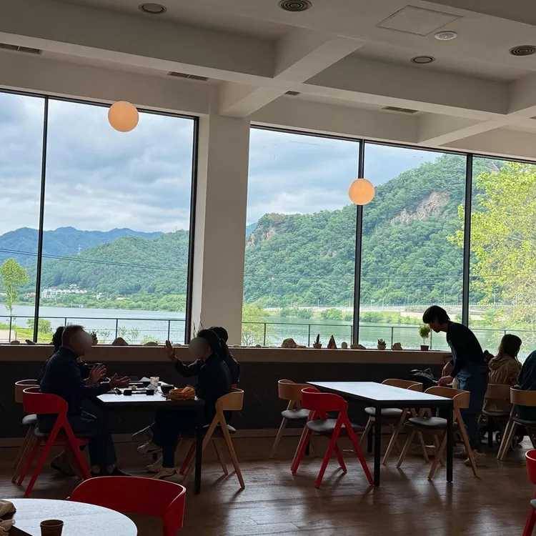 카페 리버나인 대표 사진