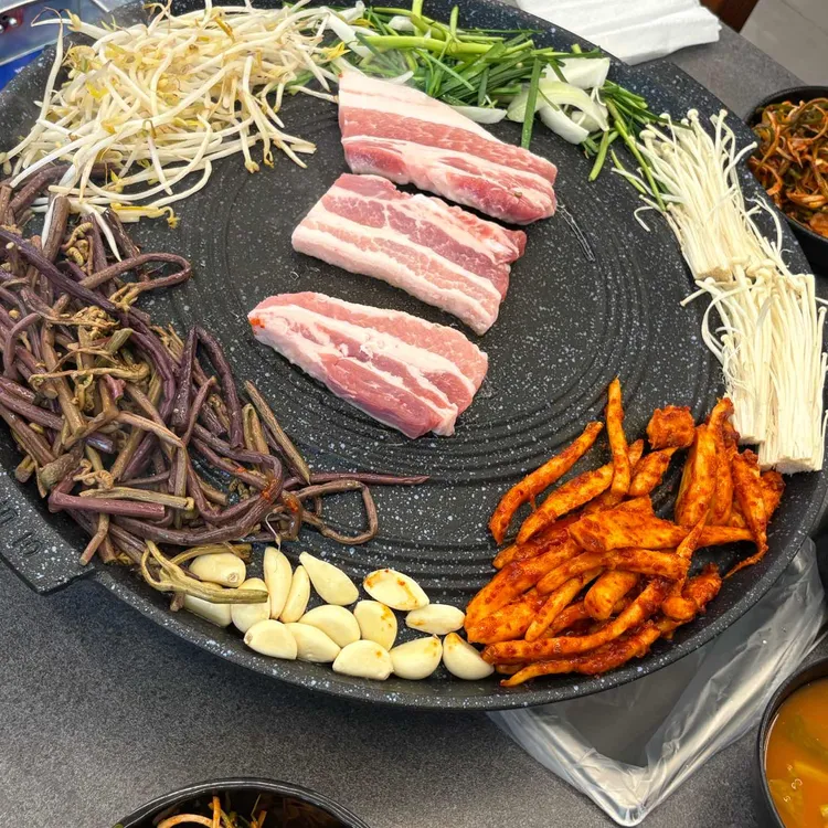 더덕솥뚜껑삼겹살 대표 사진