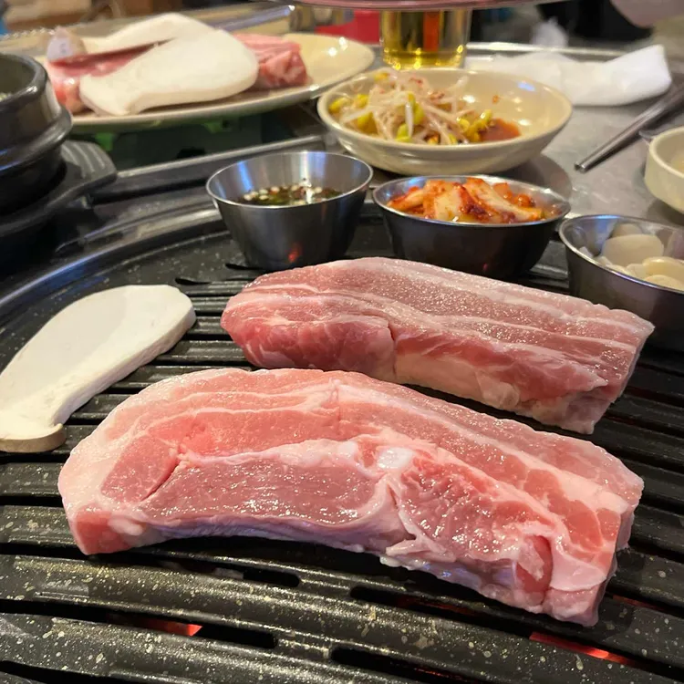 9.0삼겹살 대표 사진
