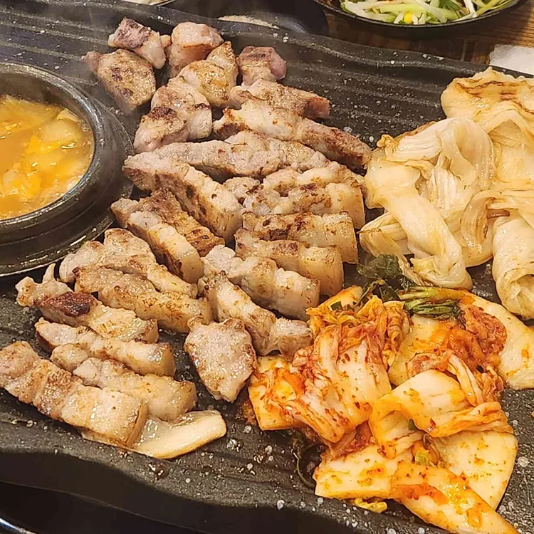 사당역 힘찬정육식당 사진 1