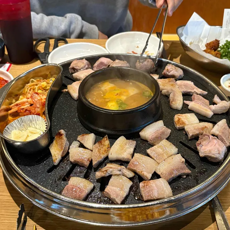 강남 돼지상회 무한리필 대표 사진