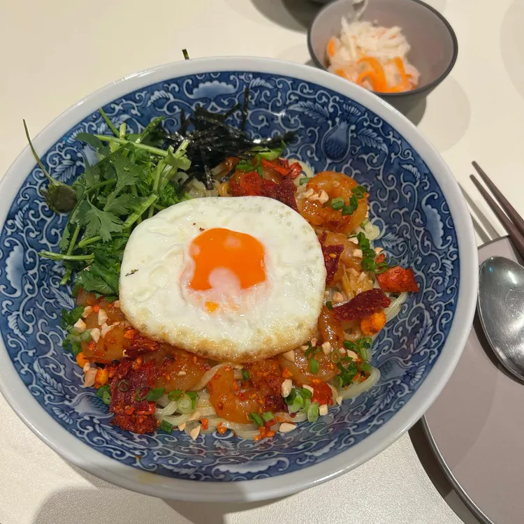 스트릿 대표 사진