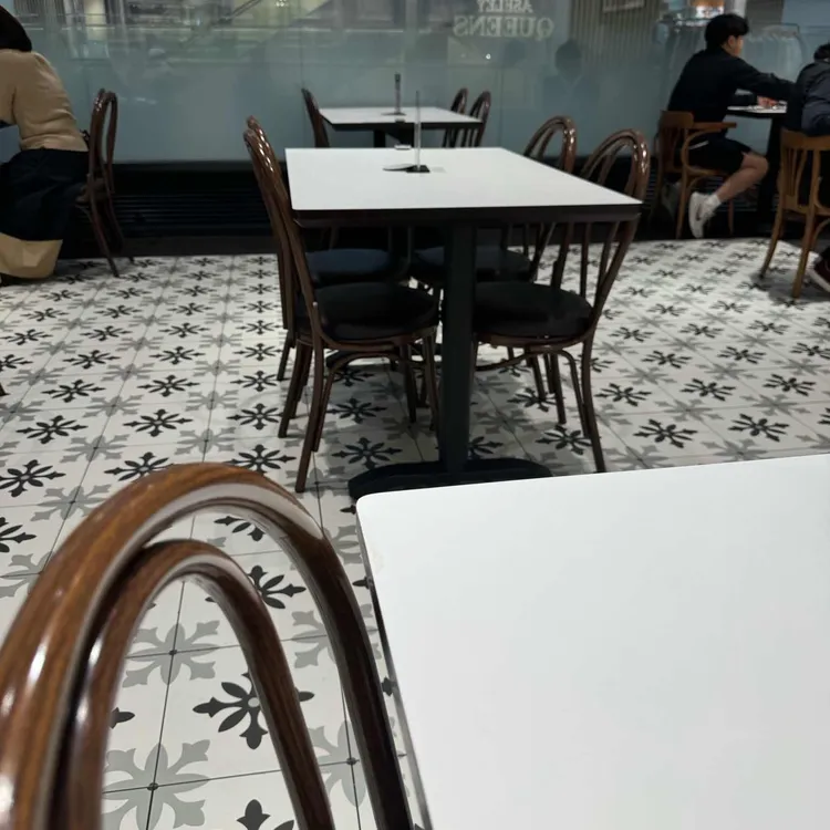애슐리퀸즈 대표 사진