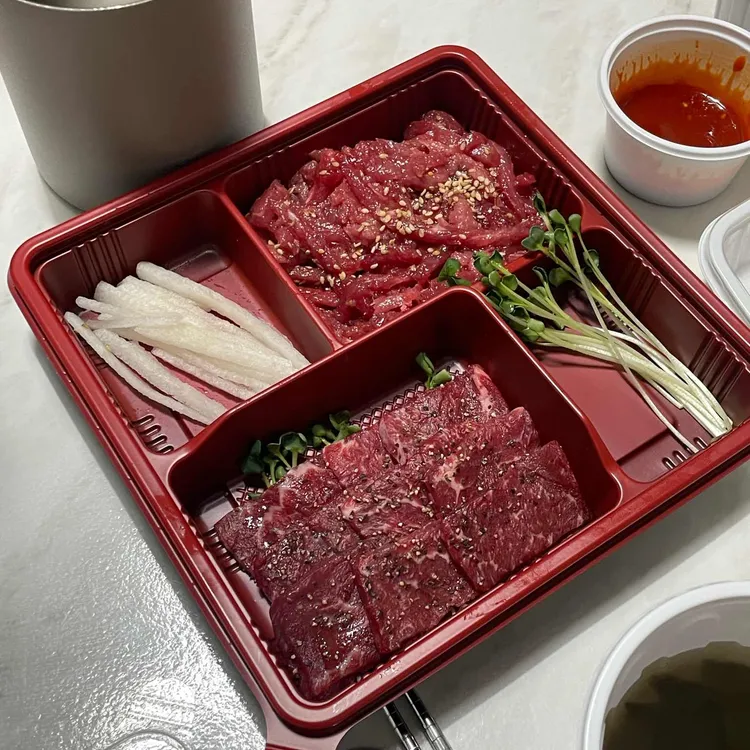육회바른연어 대표 사진