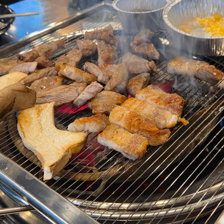 돼지꾼 대표 사진