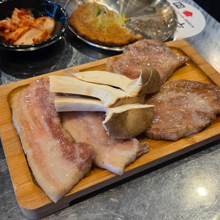 돼지꾼 대표 사진