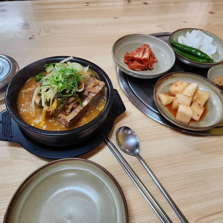 참뼈다귀감자탕 대표 사진