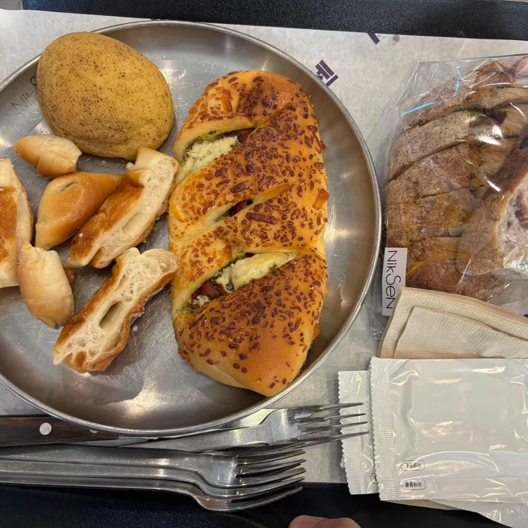 닉센 대표 사진