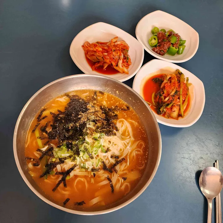 청솔칼국수 대표 사진