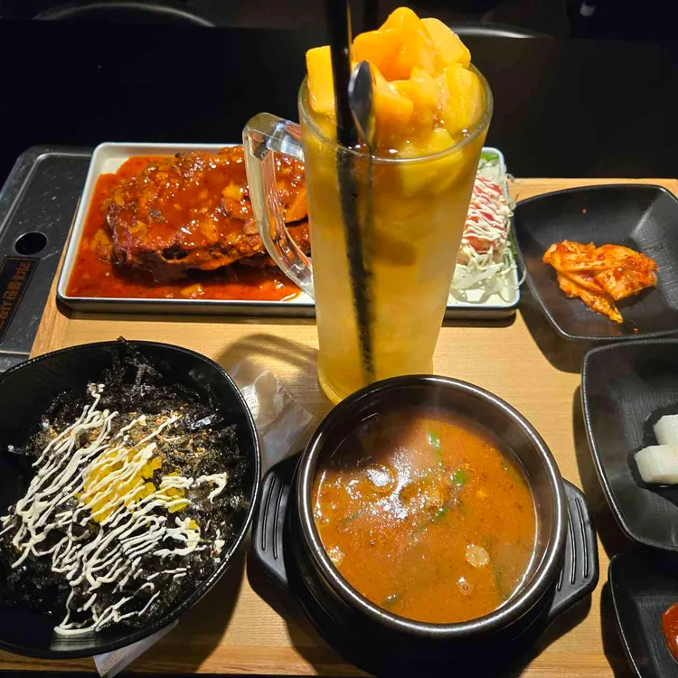 뼈의신 대표 사진