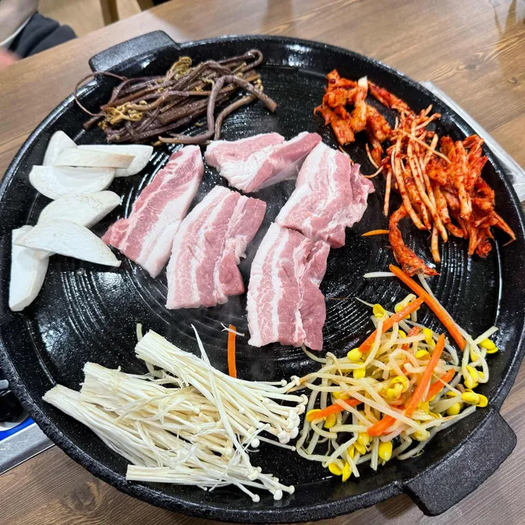 더덕솥뚜껑삼겹살 대표 사진
