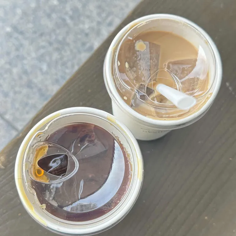 커피 몽타주 사진