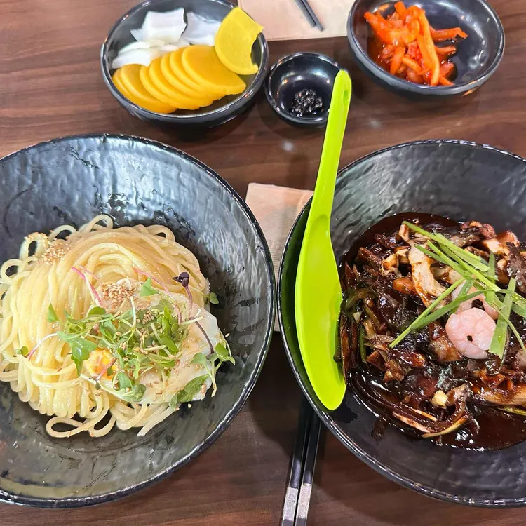 래원 대표 사진