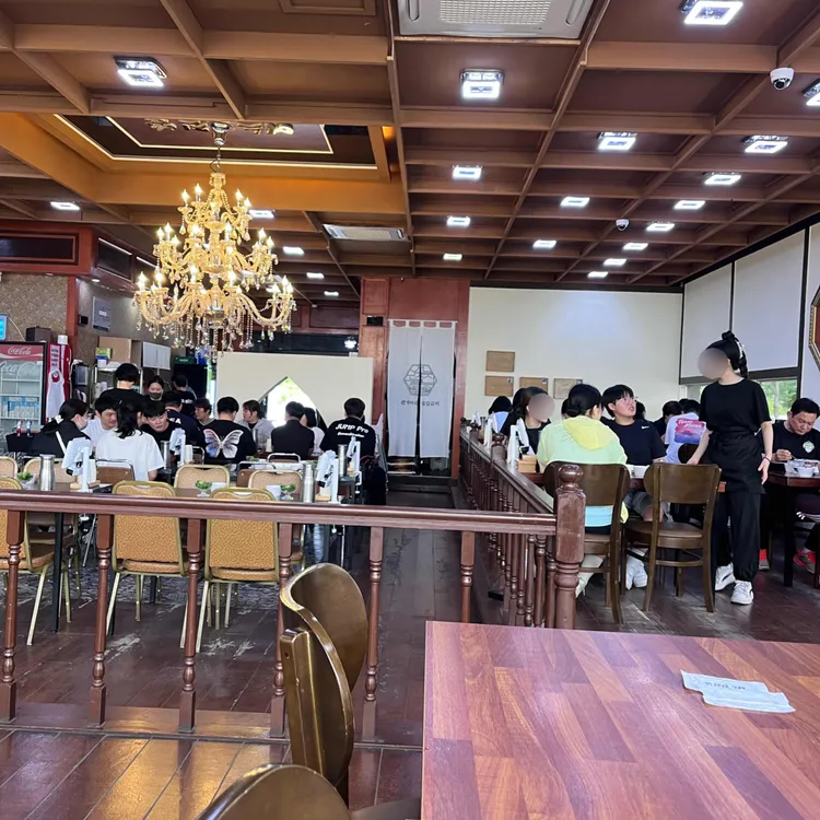 어느 멋진 날 대표 사진