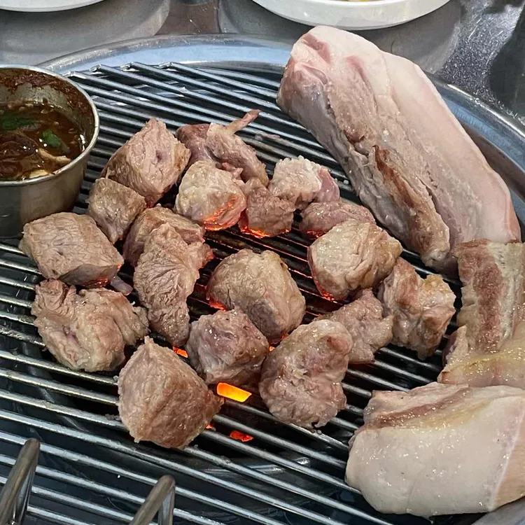 돈사촌 대표 사진