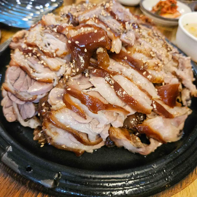 장충동참 왕 족발보쌈 대표 사진
