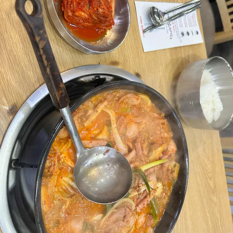 최네집 사진