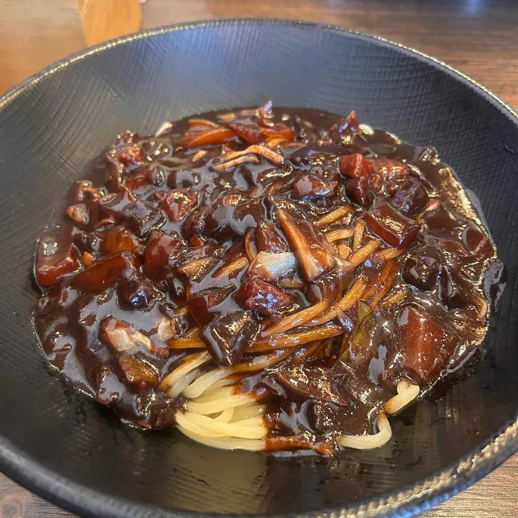 블랙차이나 대표 사진