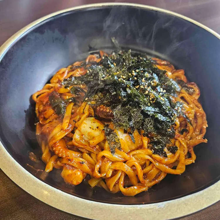 동백보쌈칼국수 대표 사진