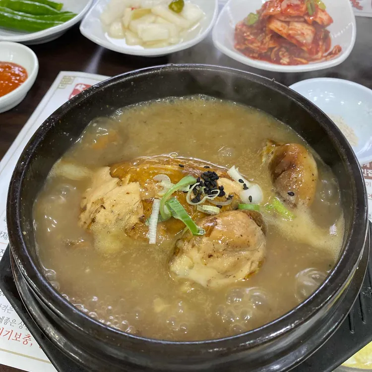 황제 상황버섯 삼계탕 대표 사진