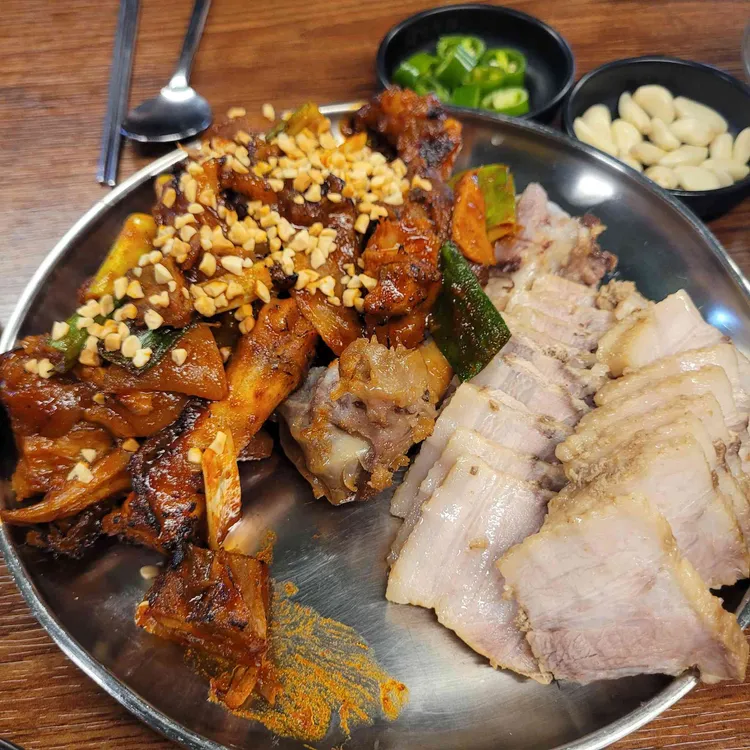 만족오향족발 대표 사진