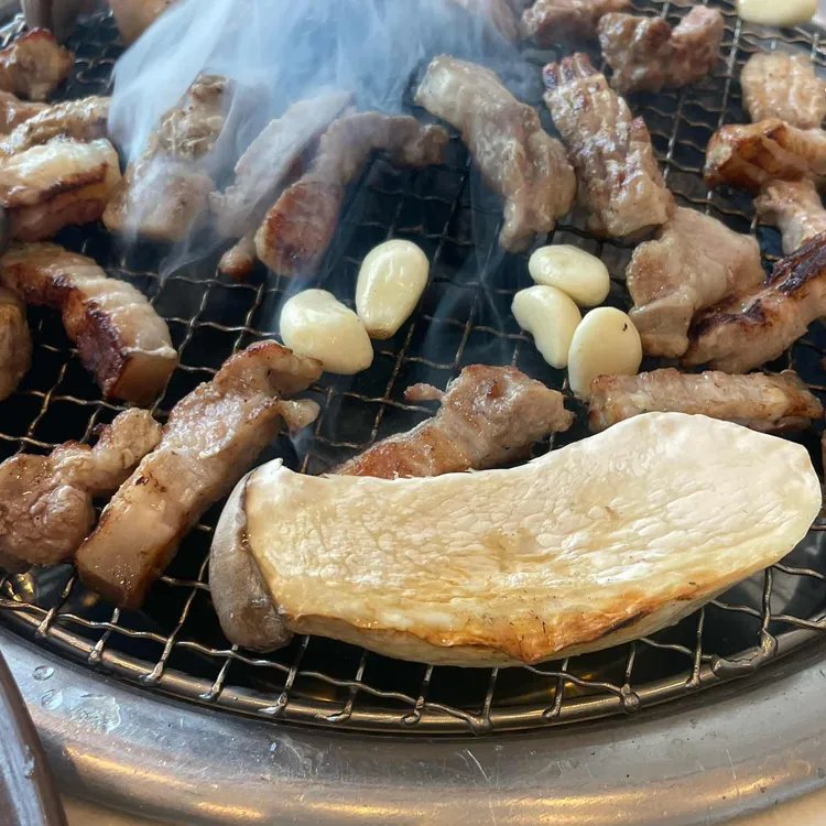 늘봄흑돼지 사진
