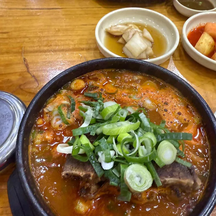 시골집얼큰한뼈해장국 사진
