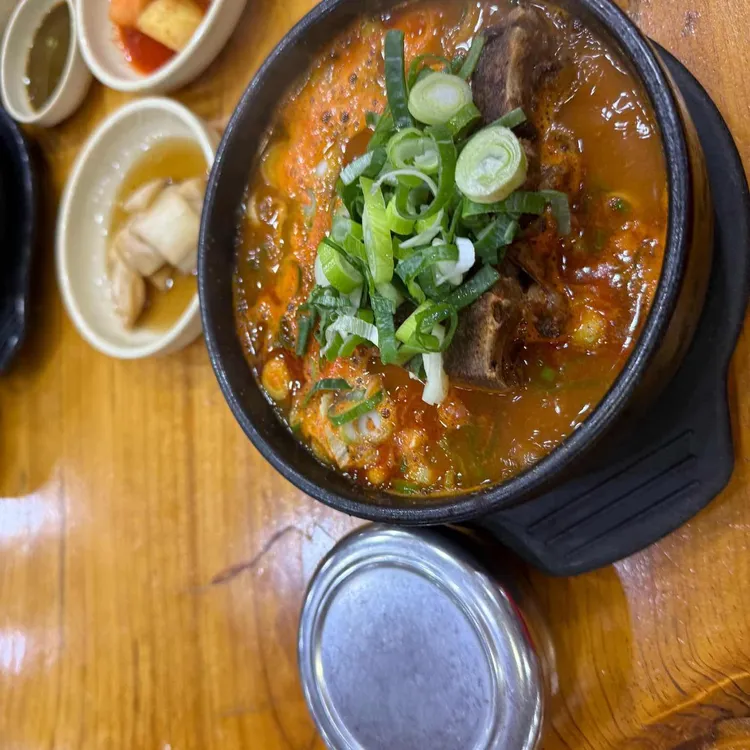 시골집얼큰한뼈해장국 대표 사진