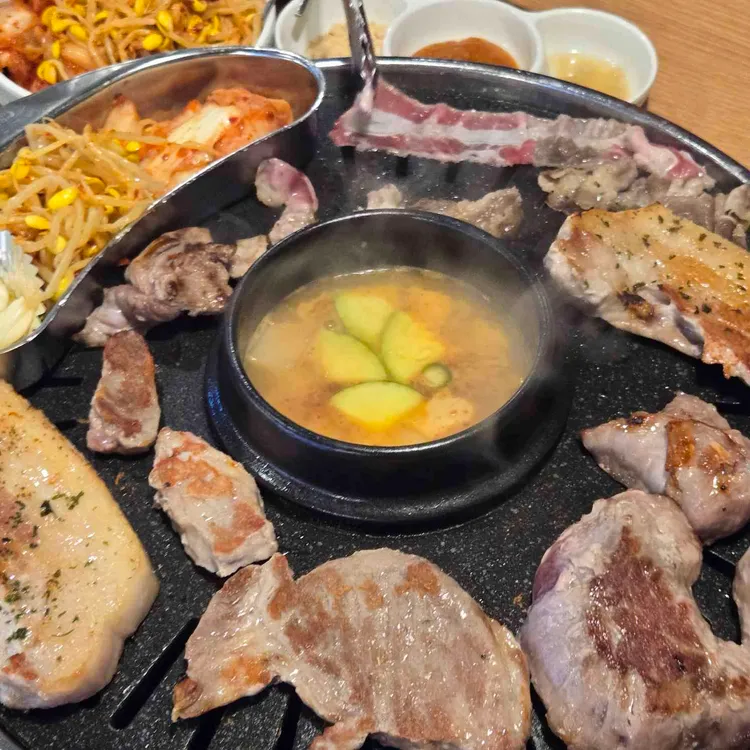 강남 돼지상회 무한리필 대표 사진