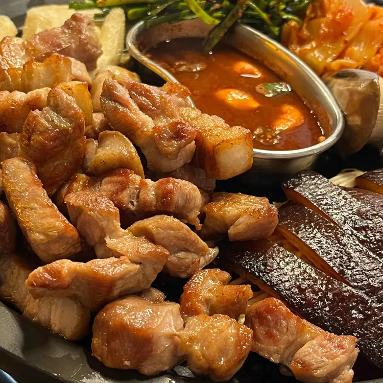 돼봉삼겹살 사진 2