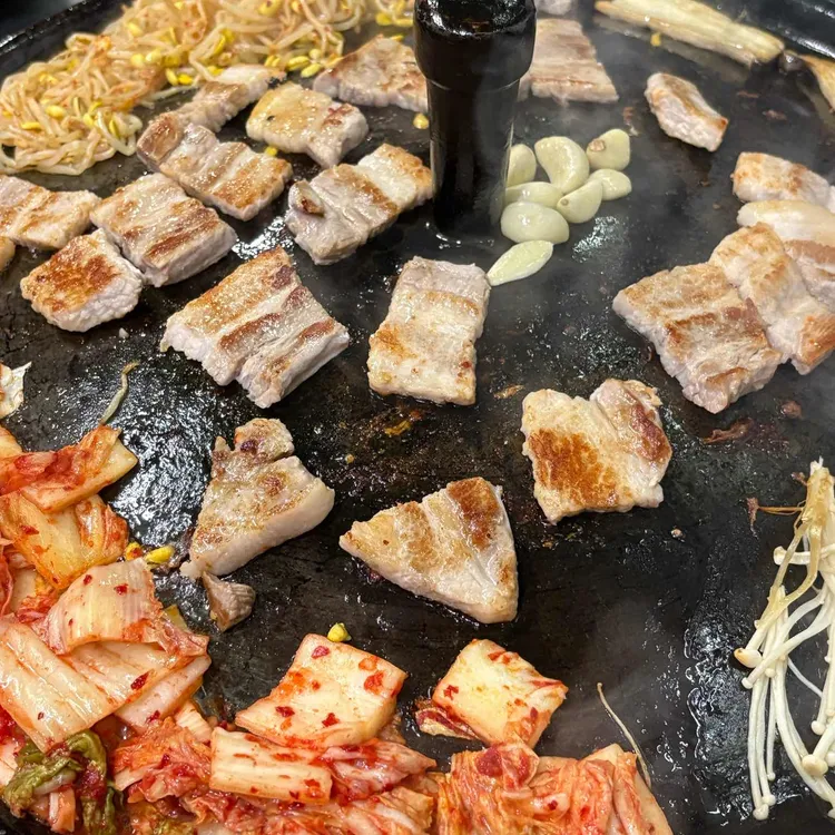 김치왕뚜껑삼겹살 사진 2