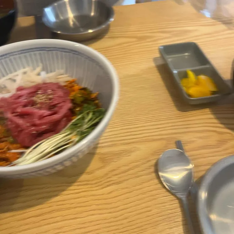 육회바른연어 대표 사진