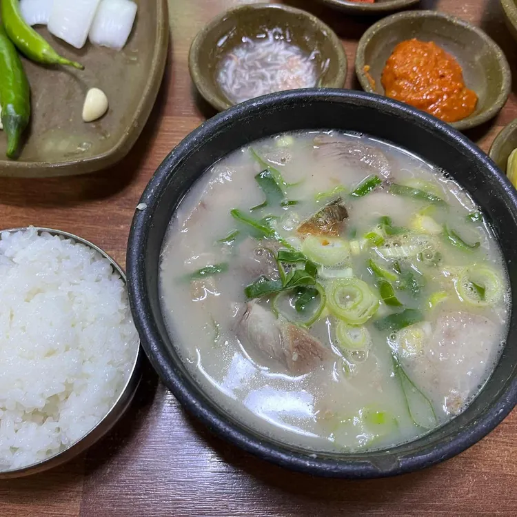영진돼지국밥 사진 1