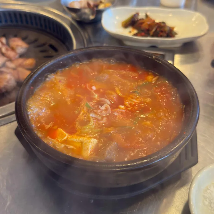 고기로 하나 되는 순간 대표 사진
