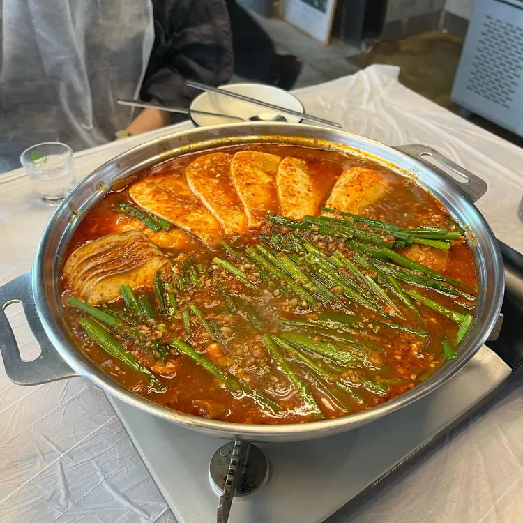 본질 닭도리탕 대표 사진