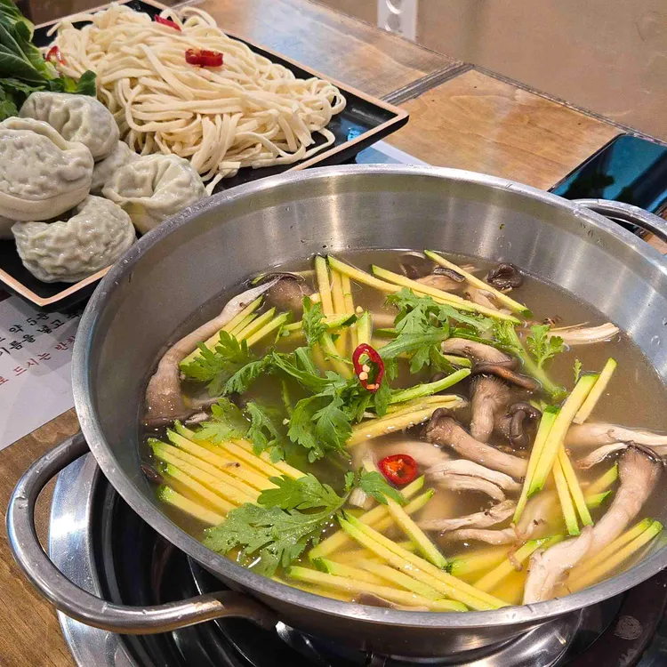 의림지칼국수 대표 사진