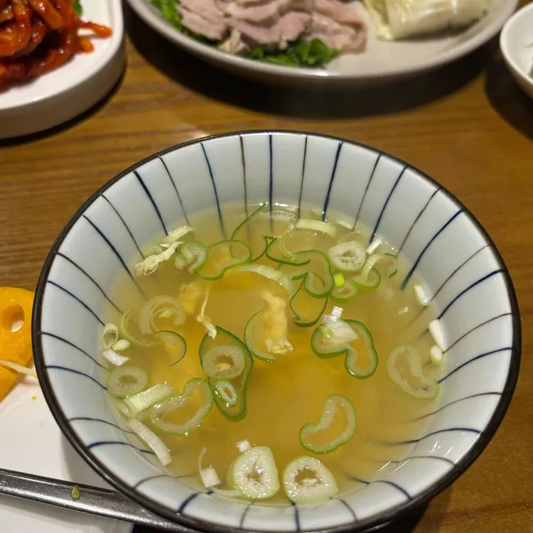 요요히 빛나는 대표 사진