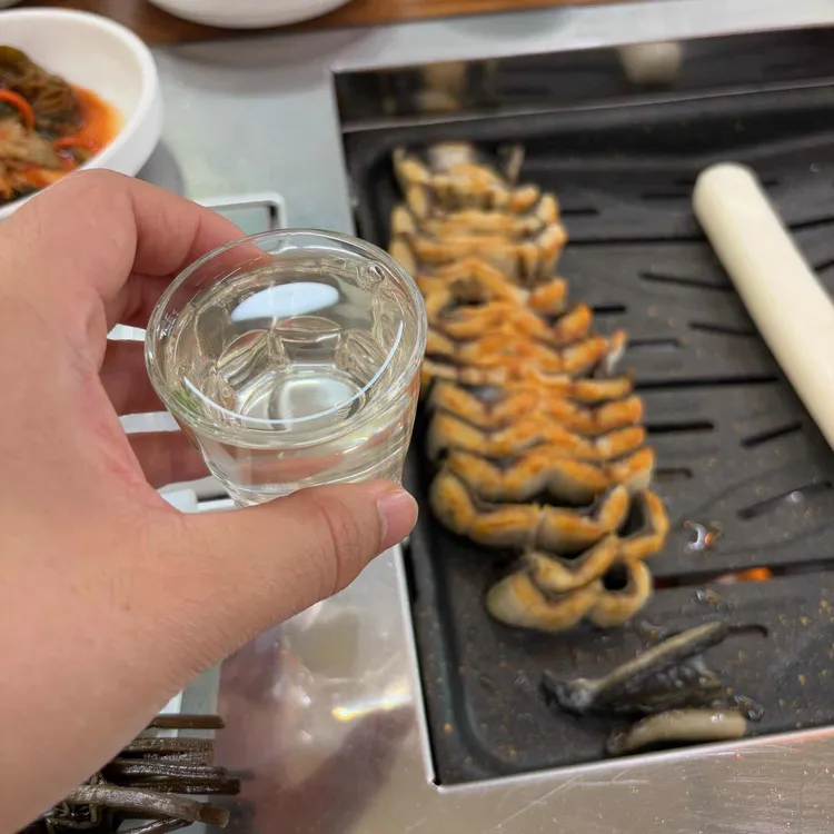 산넘어그곳 대표 사진