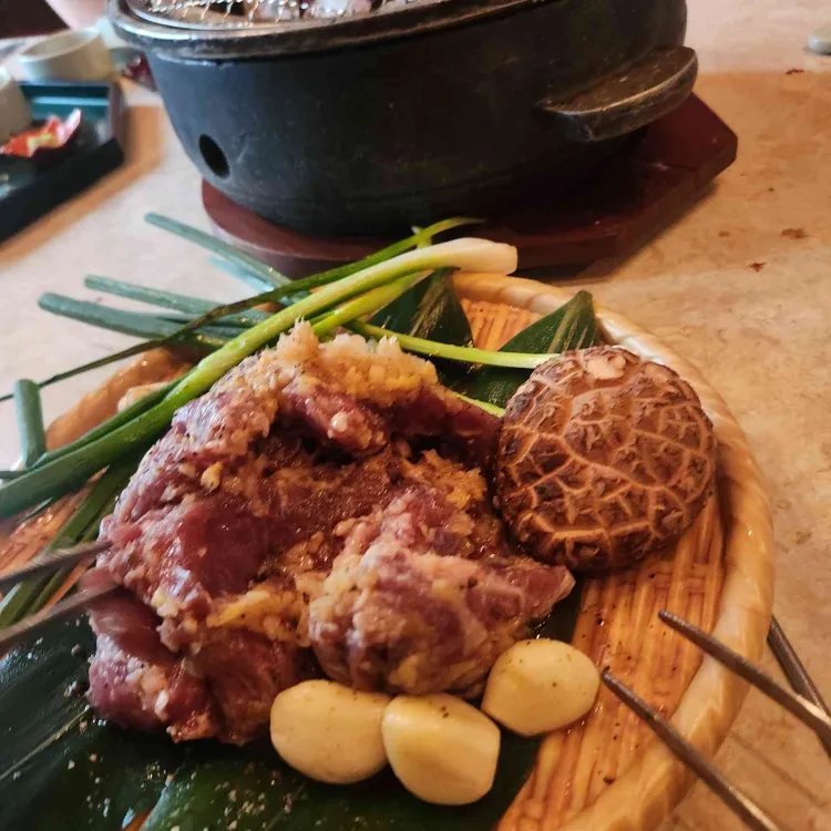 홍홍 대표 사진