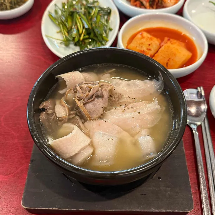 엄용백 돼지국밥 대표 사진